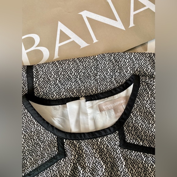 NWOT - BANANA REPUBLIC sheath dress, size 2 - Picture 3 of 6